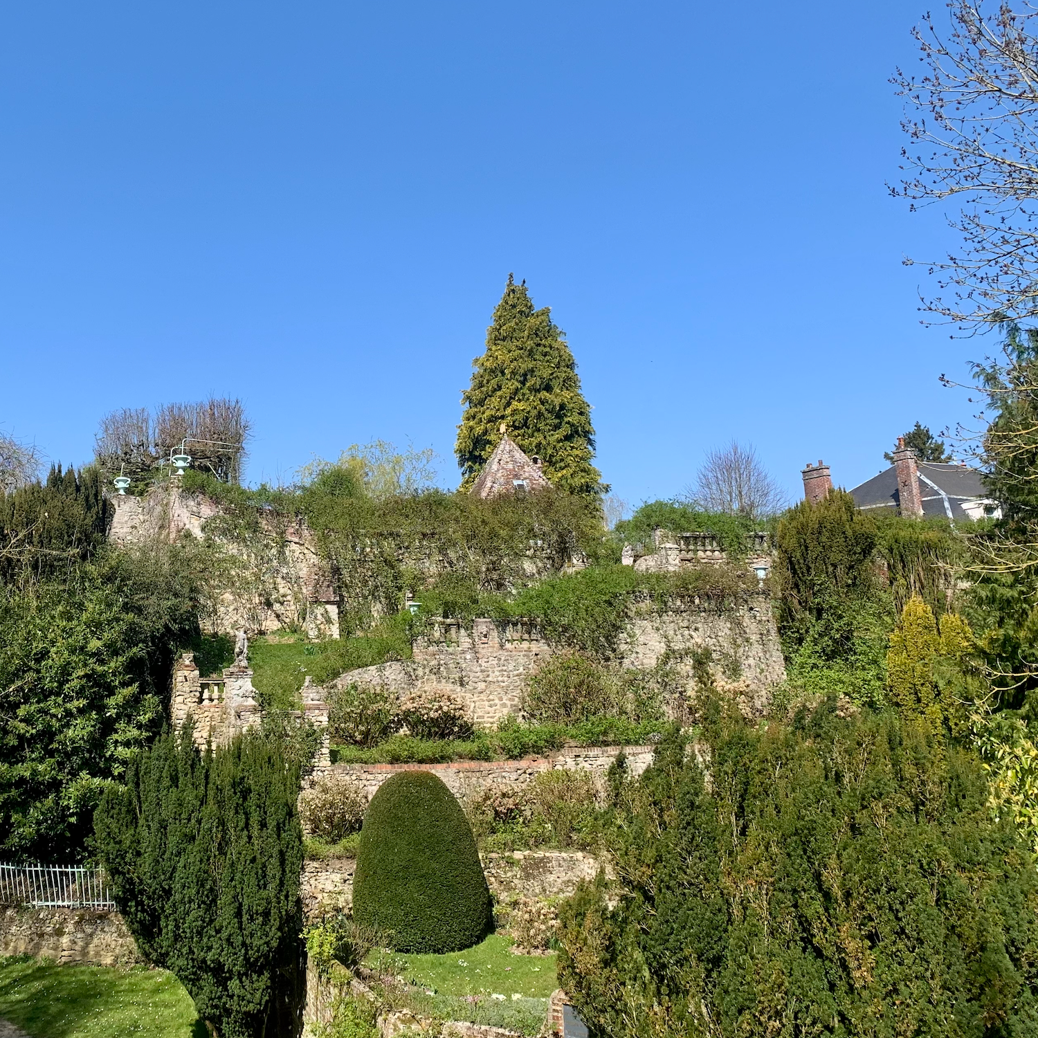 Anciens remparts et jardins en terrasses de Gerberoy